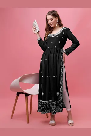 Scoop Neck Long Sleeves Floral Embroidered Straight Kurta